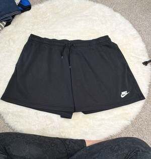 Nike Women's Sportswear Club Fleece French Terry Mid-Rise Shorts, Black, Size 1X